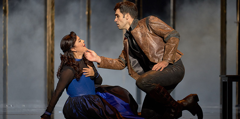 robertodevereux-operaactual-teatrodelamaestranza-1.jpg